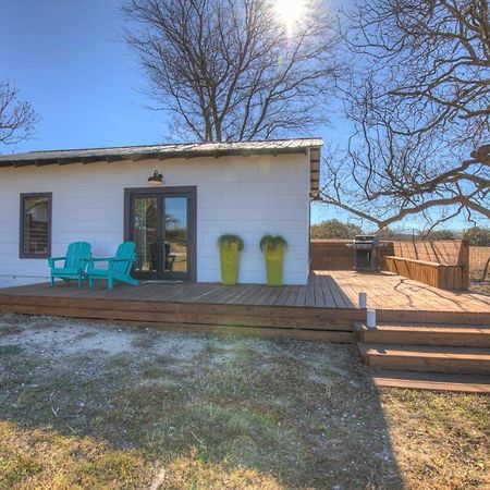 Luxury Cabin-Right Across From Albert Dance Hall! Villa Stonewall Exterior photo